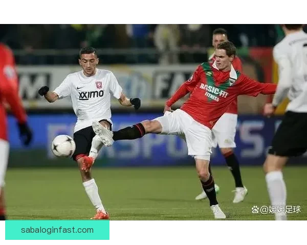 特温特2比1逆袭阿贾克斯 范罗伊泽鲁基进球锁定胜局